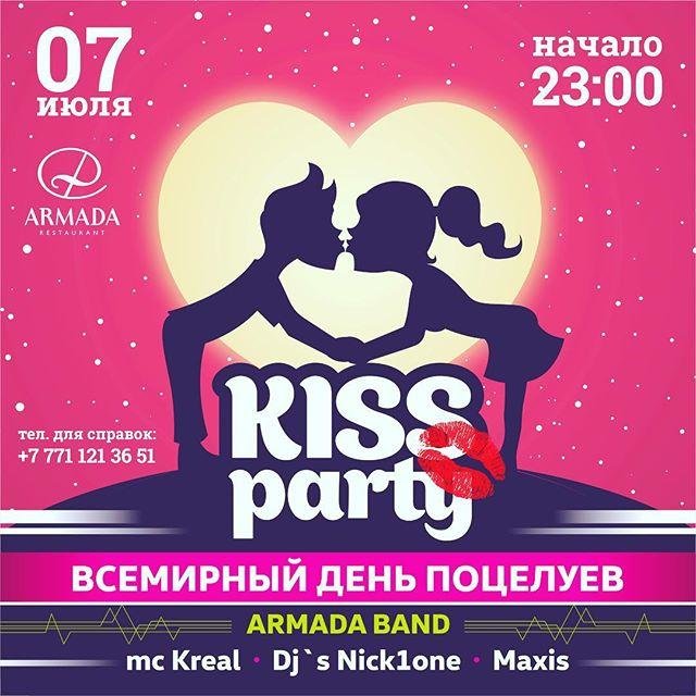 Solo gym kissing party